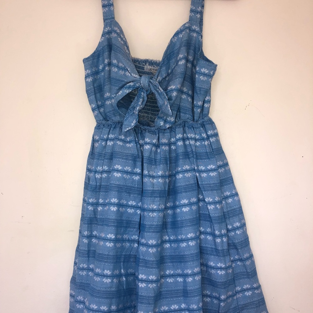 Blue pattern cutout front tie dress